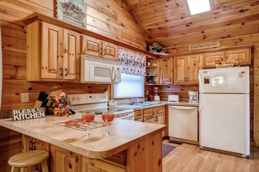 Great Location Pool Table Hot Tub Villa Gatlinburg Luaran gambar