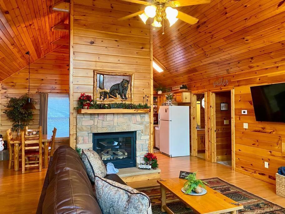 Great Location Pool Table Hot Tub Villa Gatlinburg Luaran gambar