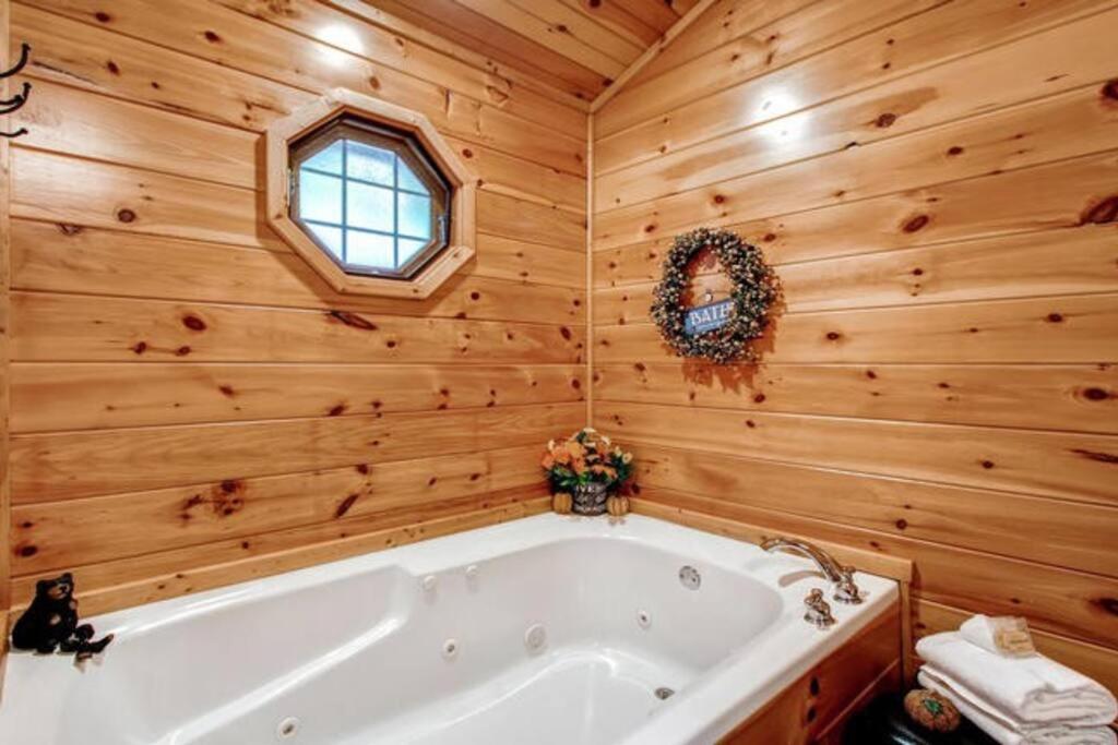 Great Location Pool Table Hot Tub Villa Gatlinburg Luaran gambar
